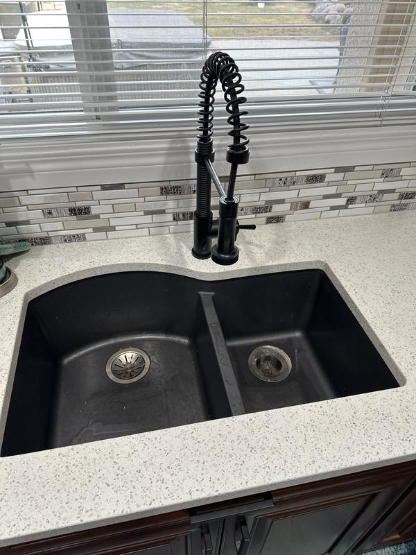 VIGO Edison Single Handle Pull-Down Sprayer Kitchen Faucet Set