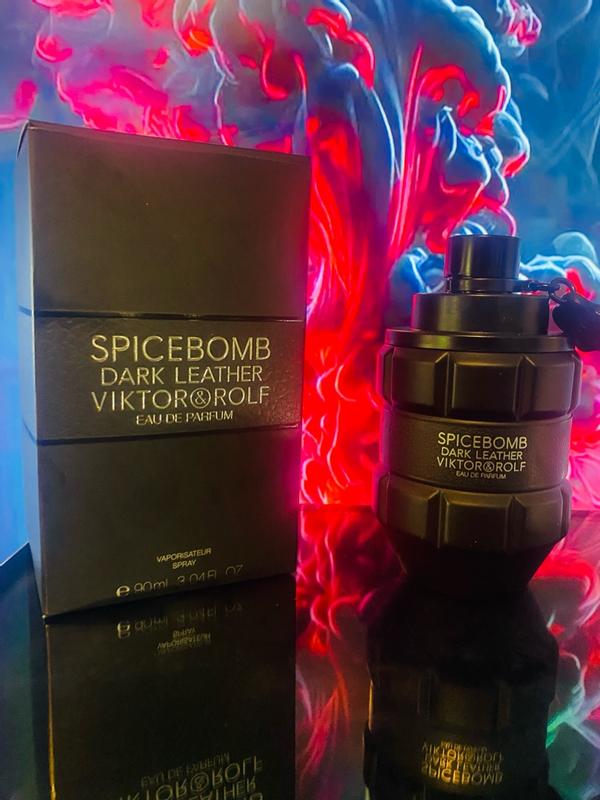 Customer photo for "Love the quality and detail of the bottle"