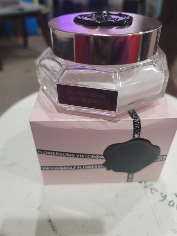Customer photo for "Bomb cream"
