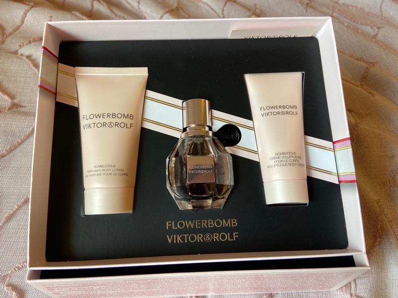 Viktor&Rolf Flowerbomb Perfume Gift Set ($256 value)