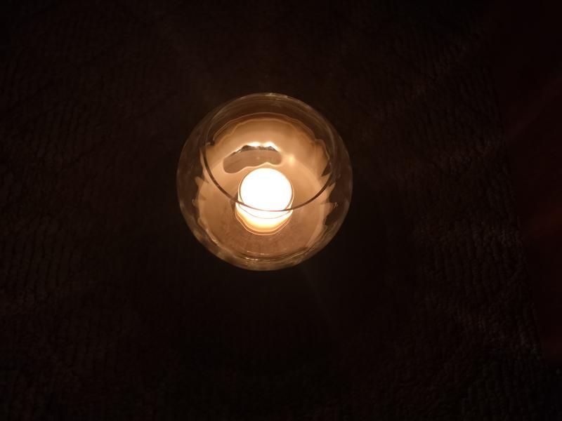It gives a beautiful sun like design when I lit my candle