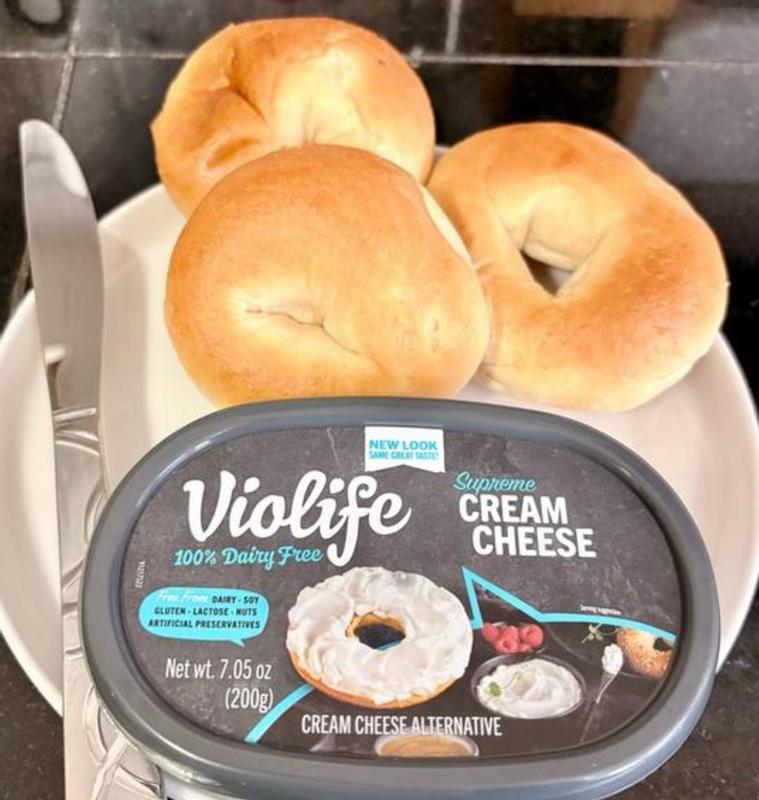 Supreme Cream Cheese Strawberry: Dairy Free | Violife