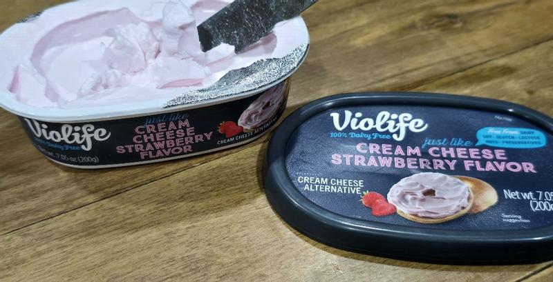 Supreme Cream Cheese Strawberry: Dairy Free | Violife