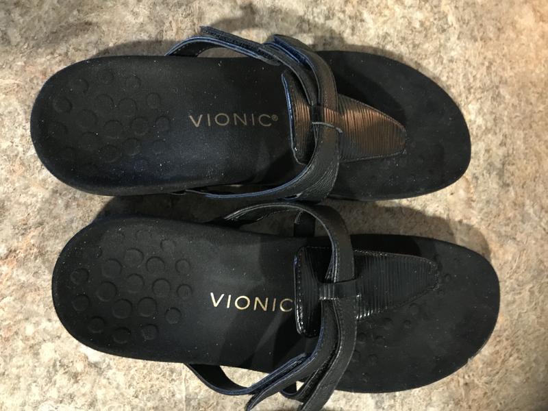 Vionic Women's Karley Medium/Wide Flip Flop Sandal