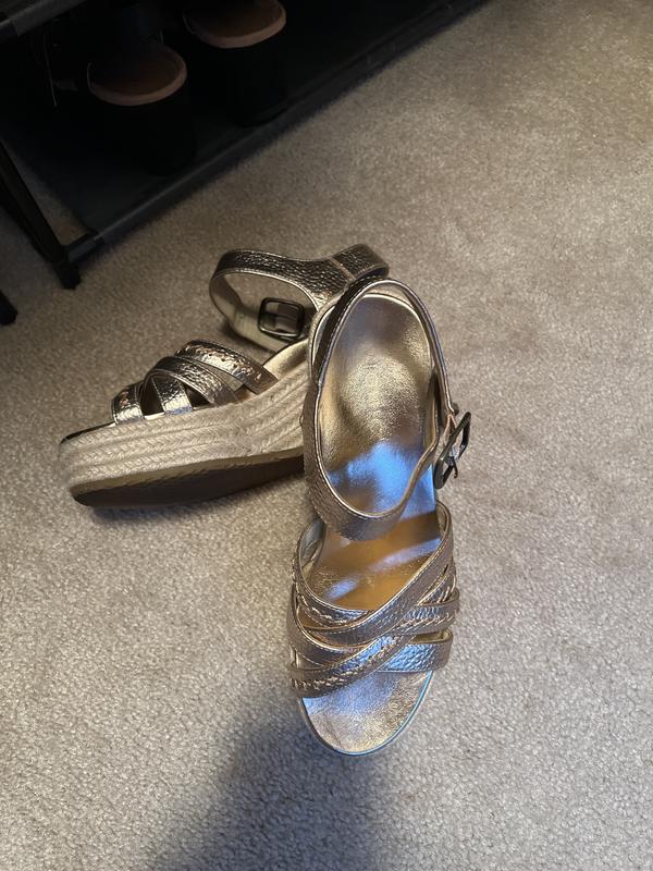 Smooth sole, pretty sandals!