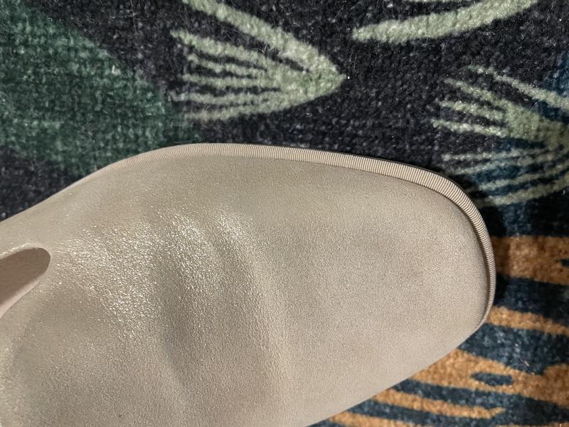 edges of the sole stick out very visibly (and unattractively) around the edge of the upper part of the shoe