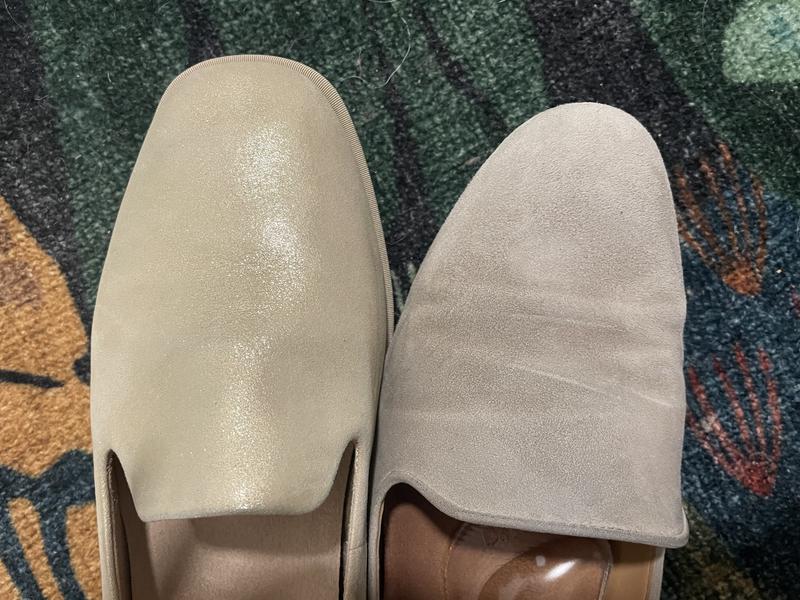 2025 taupe on right; 2026 gold on left. completely different toe shape