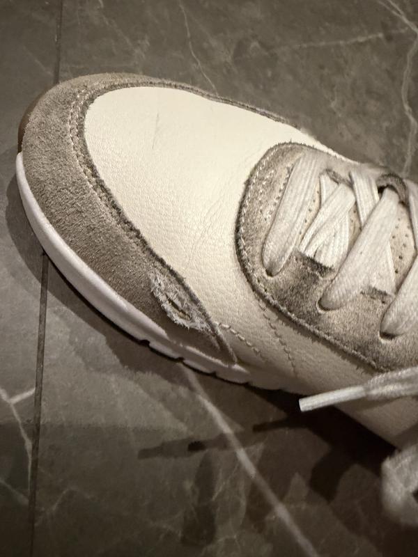 Customer photo for "⭐️⭐️ Comfortable and versatile, but not durable en"