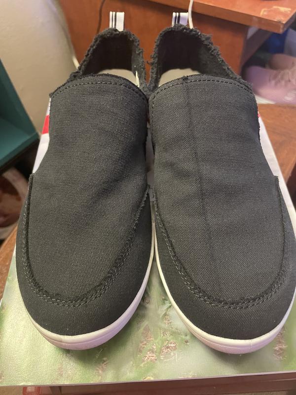 Customer photo for "Shoes don’t match"