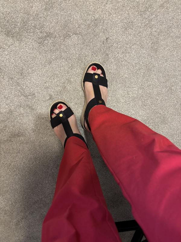 Wear them with jeans, dresses, dress pants and Shorts too! They feel as if I’ve worn them already, ne need to break them in. I’m so happy I bought them!!