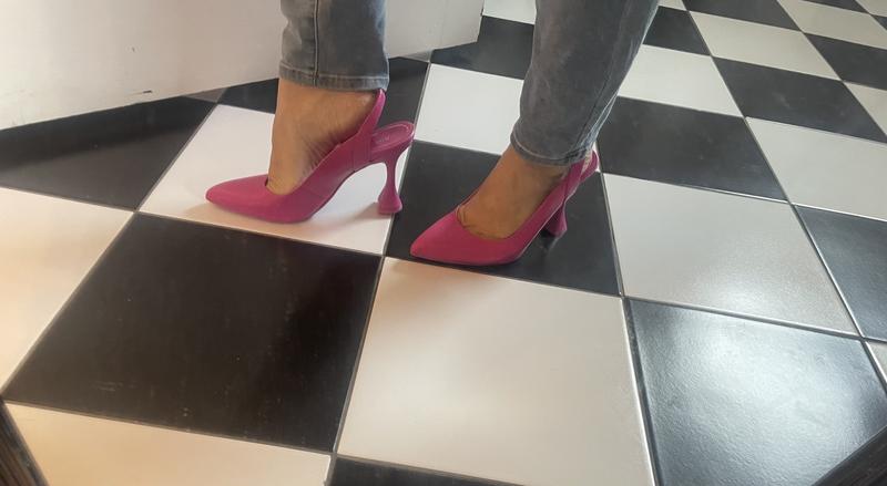 Customer photo for "Hot Pink is GORGEOUS!"