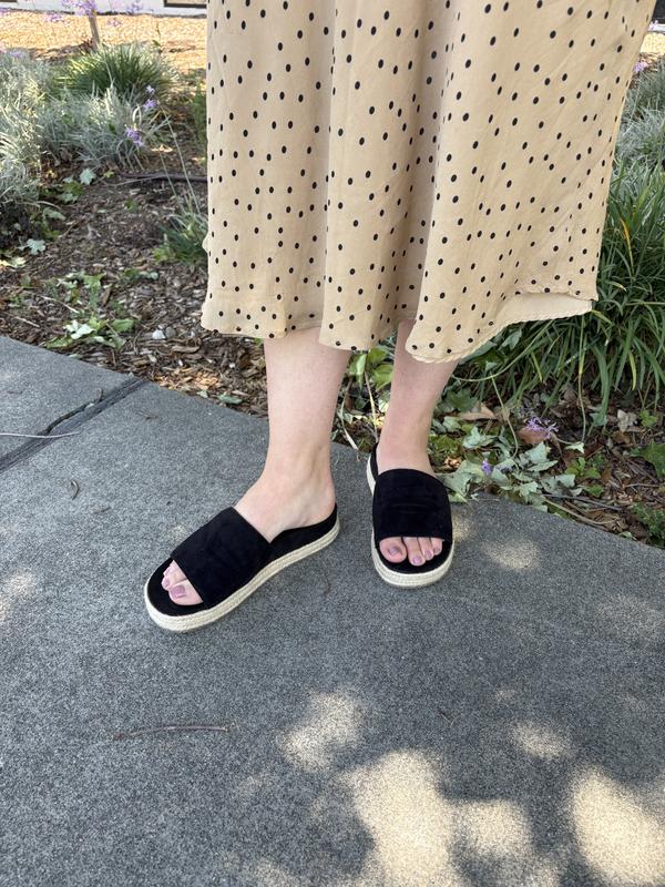 Customer photo for "Great for summer work shoe"