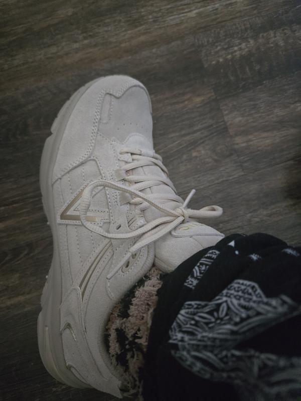 I love the gold detailing