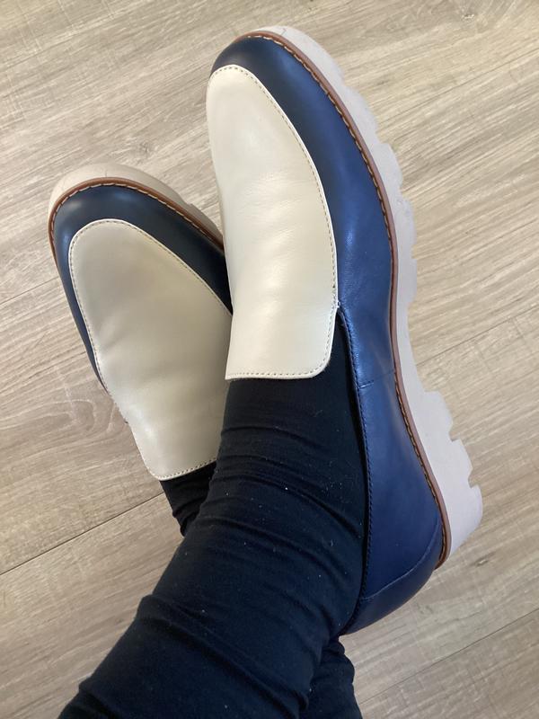 Nice fit, ignore the socks.