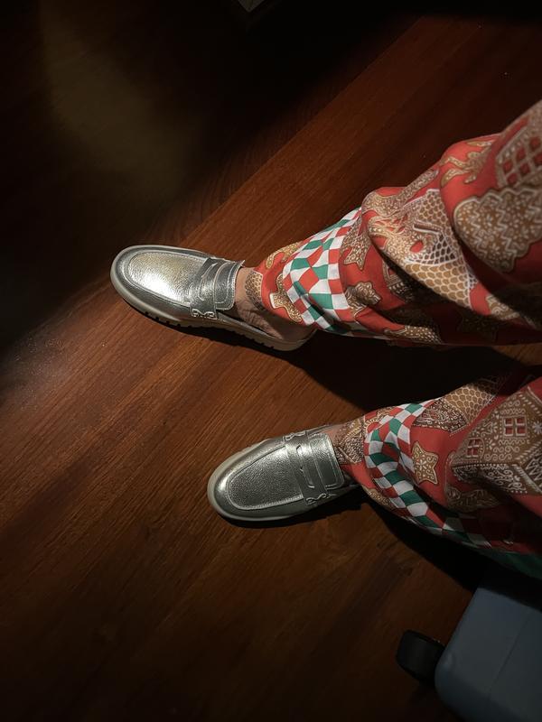 They are very comfortable but l cant keep them on,