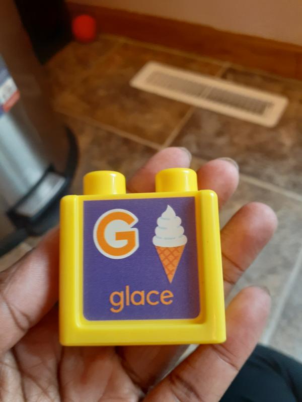 The blocks are in French, not English