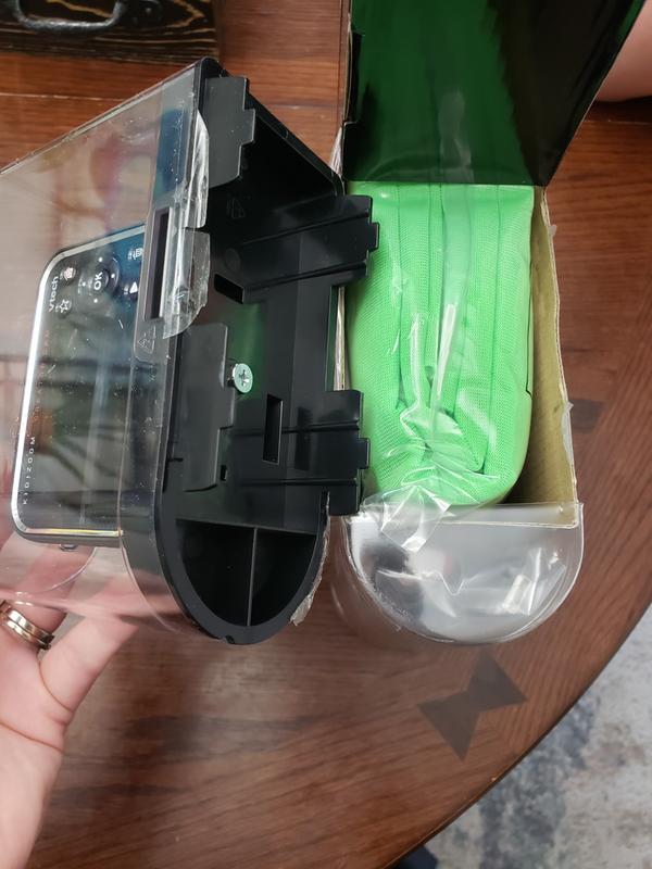 Green screen included