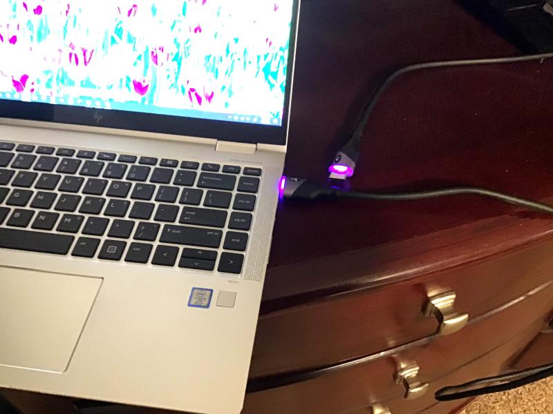 both ends light up when one side is plugged in