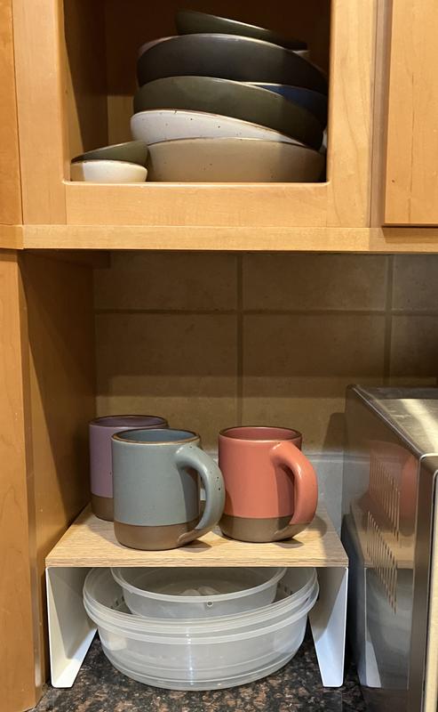 An attractive shelf with a small profile but a large surface.