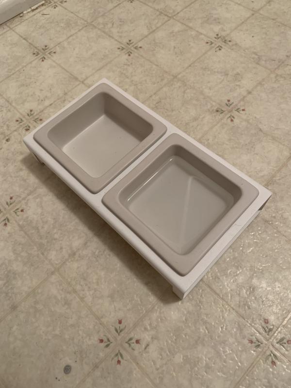 Customer photo for "Color of bowls sadly not white"