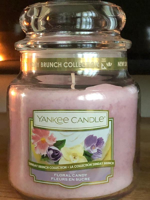 Yankee Candle® Housewarmer® Floral Candy Medium Classic Jar Candle