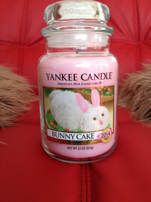 Yankee Candle BUNNY CAKE Large Jar 22 Oz New Housewarmer Pink Easter Sweet Food 