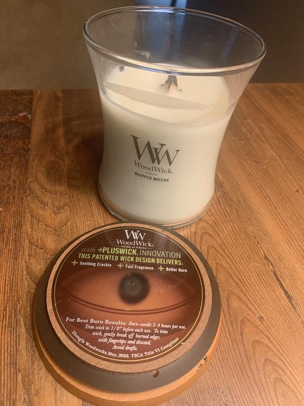 Woodwick Candle Review: It crackles as it burns - Reviewed