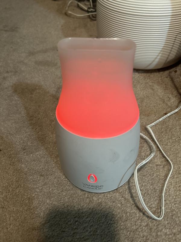 Yankee Candle Ultrasonic Essential Oil Diffuser with 10 Color Lights, for  Aroma Therapy, Up to 4 Hours of Continuous Mist
