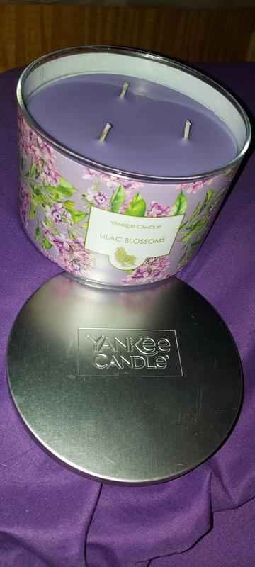 My absolute favorite scent in a long lasting,  even burning candle. Well done Yankee Candle, well done!