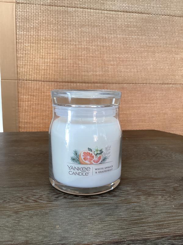 Yankee Candle Winter Holiday Fragranced Wax Melts (White Spruce & Grapefruit)