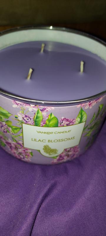 Just opening the lid, what a beautifully fragrance.