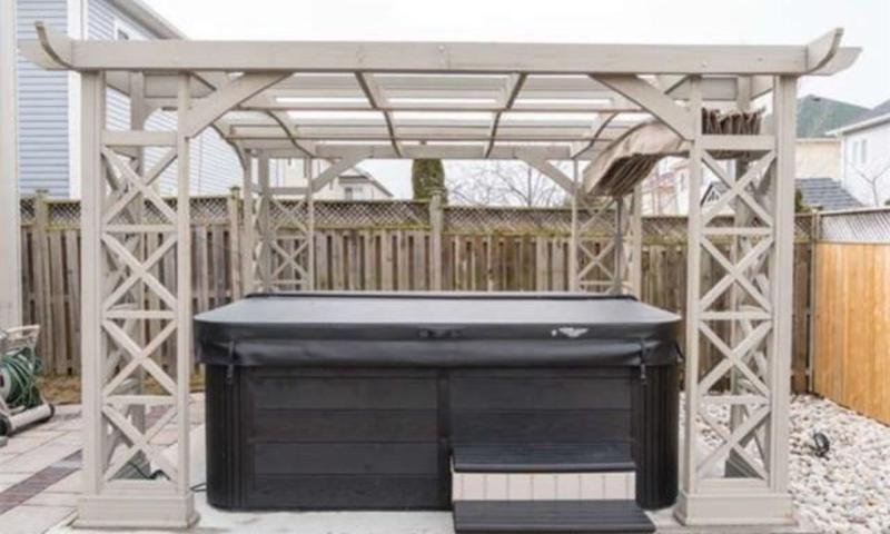 Yardistry Pergola with sunshade, great for privacy!