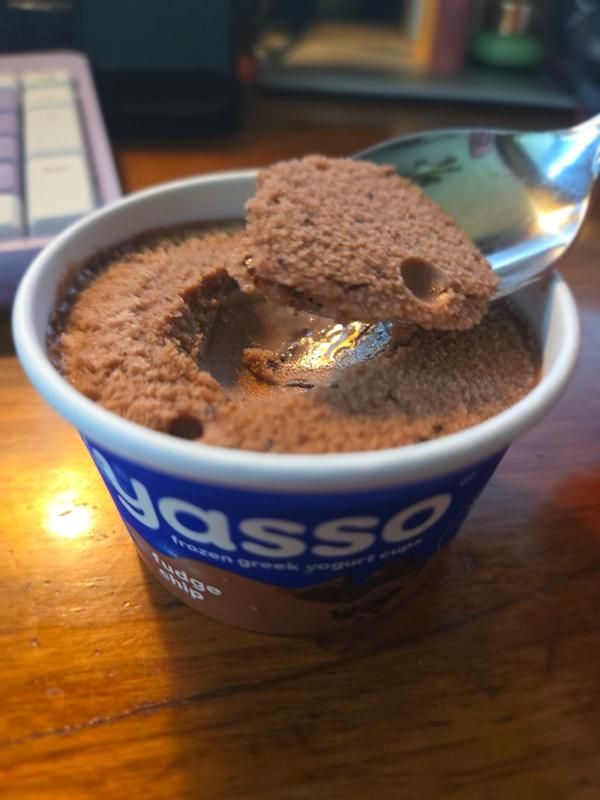 Vanilla Caramel & Fudge Chip Cups | Yasso Frozen Greek Yogurt