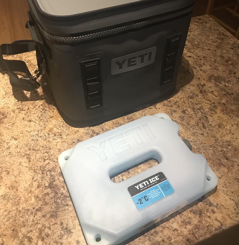 YETI CA Hopper Flip 12 Personal Soft Cooler