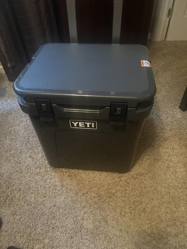 YETI 10048020000 ROADIE 48 WHEELED COOLER