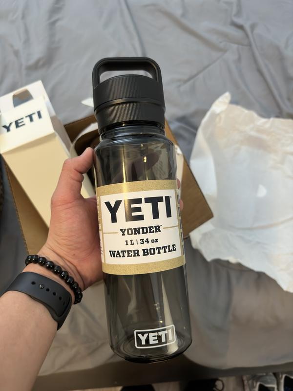  YETI Yonder 1L/34 oz Water Bottle with Yonder Chug Cap, Clear :  Sports & Outdoors