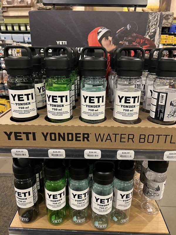  YETI Yonder 750 ml/25 oz Water Bottle with Yonder Chug Cap,  Clear : Sports & Outdoors