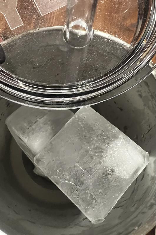 Yeti store ice cubes