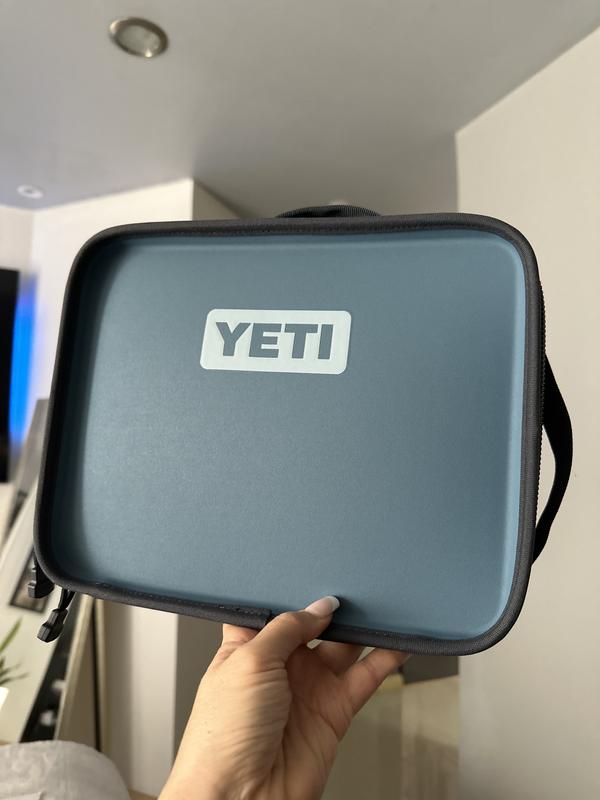 YETI DAYTRIP INSULATED LUNCHBOX IN NAVY NEW WITH ORIGINAL TAGS