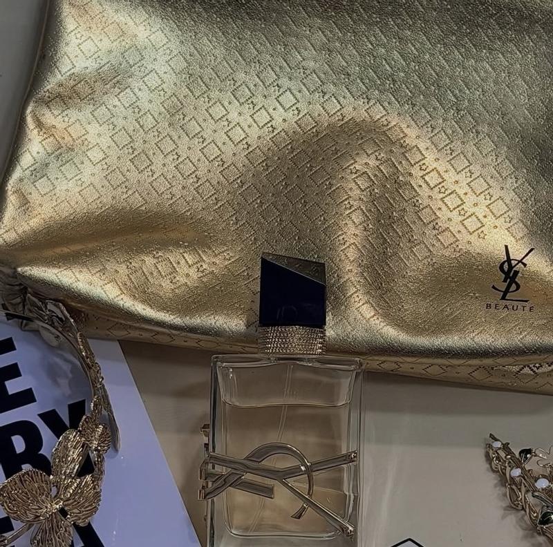 Customer carousel item 1.