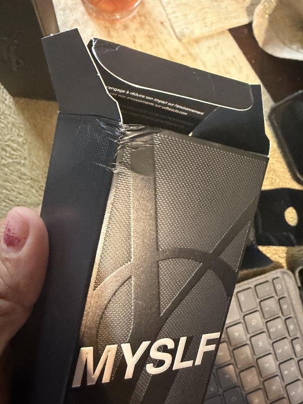 Customer photo for "Arrive broken"
