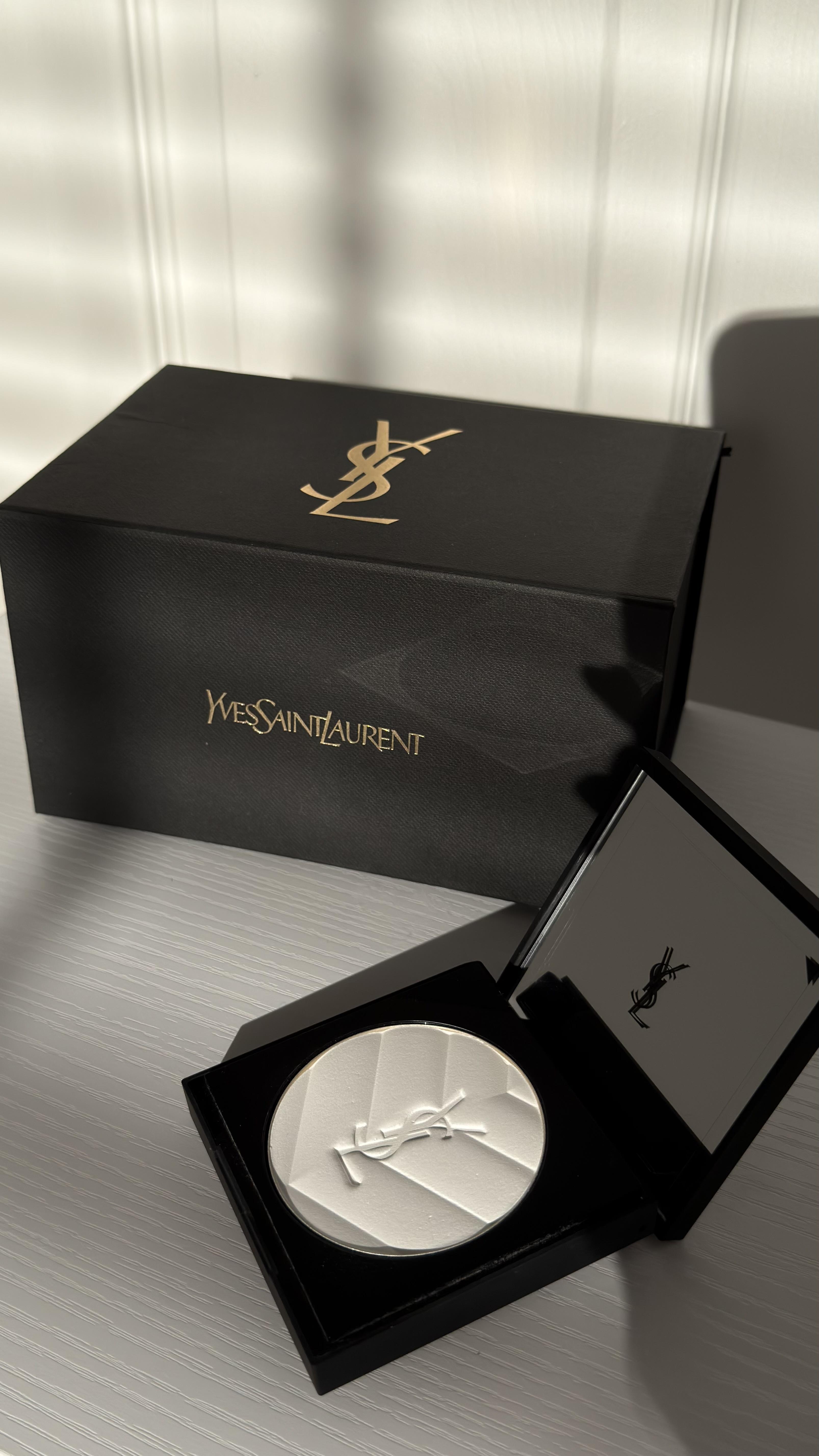 Yves Saint Laurent Yves Saint Laurent All Hours Hyper Finish
