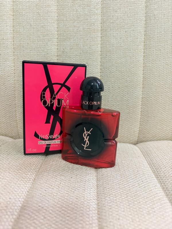 Customer photo for "Sweet, feminine, and warm with a fruity twist"