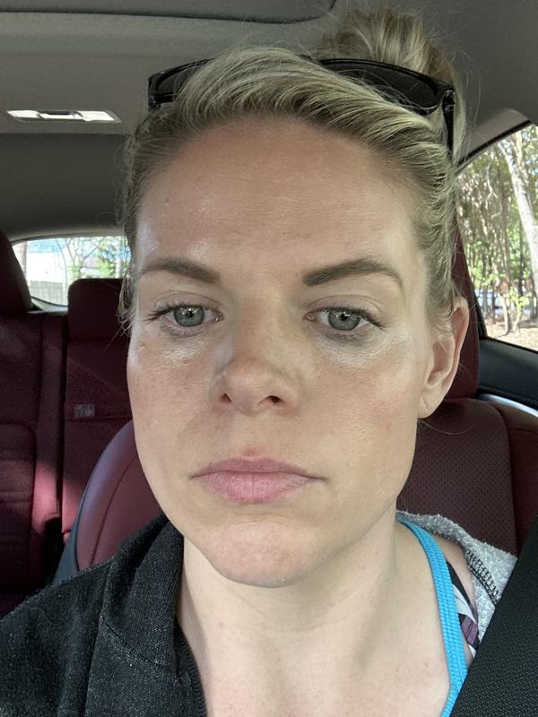 Customer photo for "Smudges on my eyelids and under eyes"