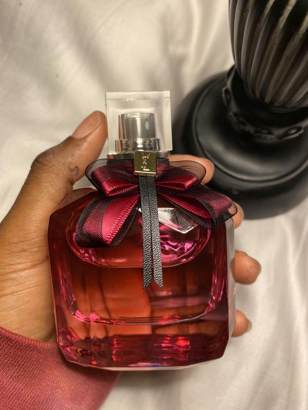 No engravings but customized with my initials before ordering