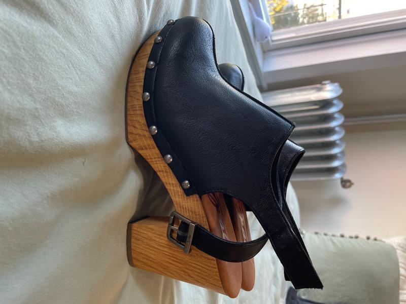 Side view of the shoes before trying them on