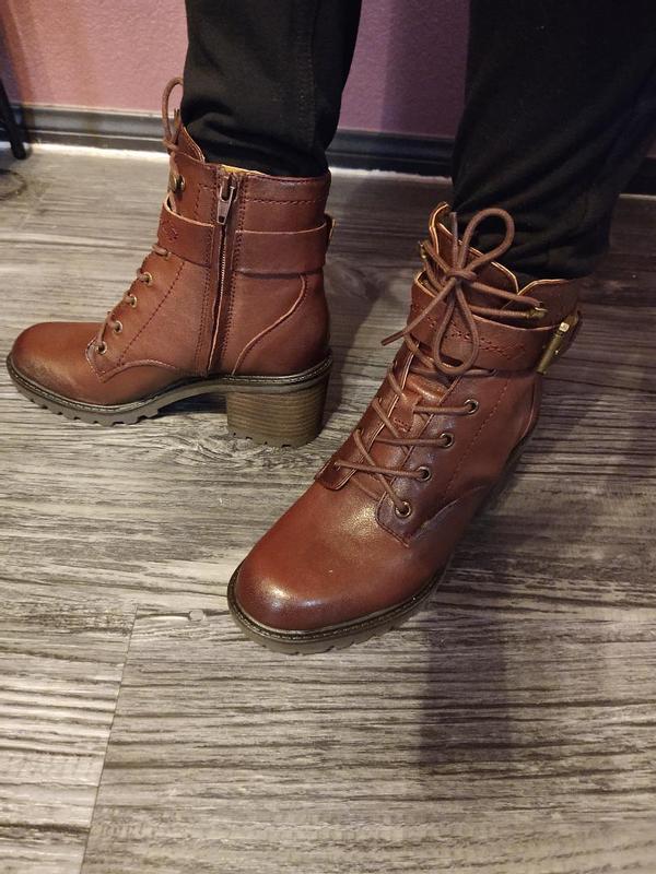 Changes color in certain light