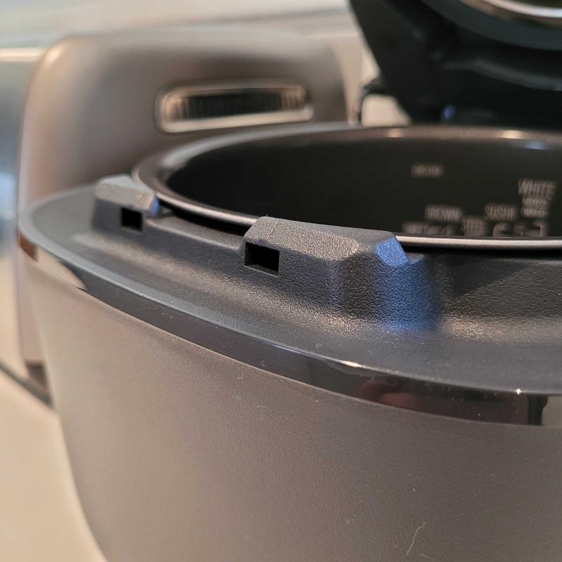 Solid construction and open/closes liquid smooth.