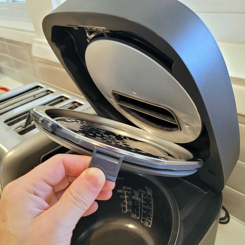 Lid is built amazingly well and removal is a dream.