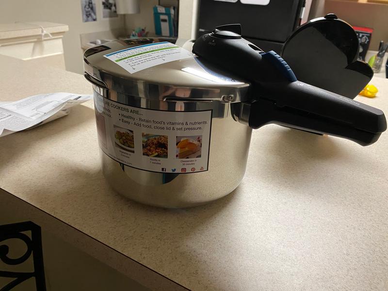 How to Open and Close the Lid of your Zavor Pressure Cooker  To open the  lid, pull back on the lock on the top handle and turn the lid  counterclockwise until